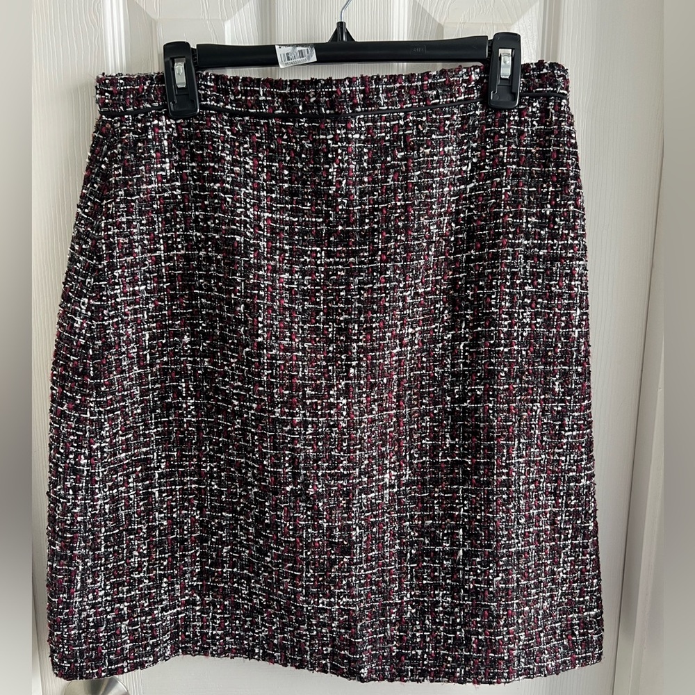 Ann Taylor above-knee skirt, fully lined